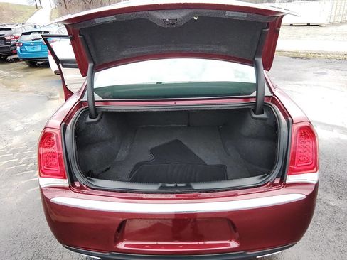 Used 2019 Chrysler 300 Touring L w/ Quick Order Package 22F image 9