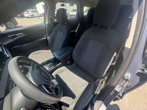Used 2025 Kia Sportage LX FWD image 34