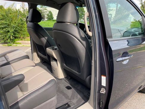 Used 2017 Kia Sedona LX w/ LX Essentials Premium Package FWD image 50