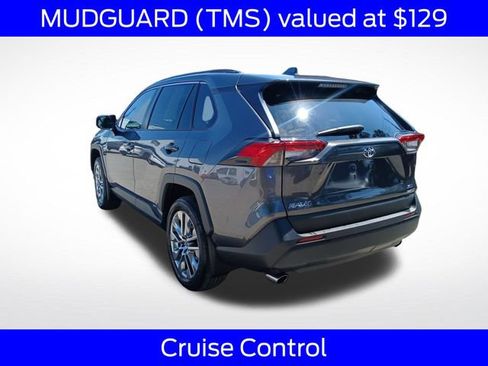 Used 2022 Toyota RAV4 XLE Premium AWD/4WD image 7