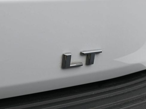 Used 2025 Chevrolet Suburban LT RWD image 40