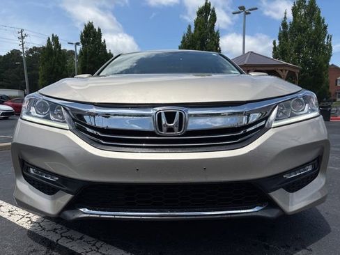 Used 2017 Honda Accord EX-L image 2