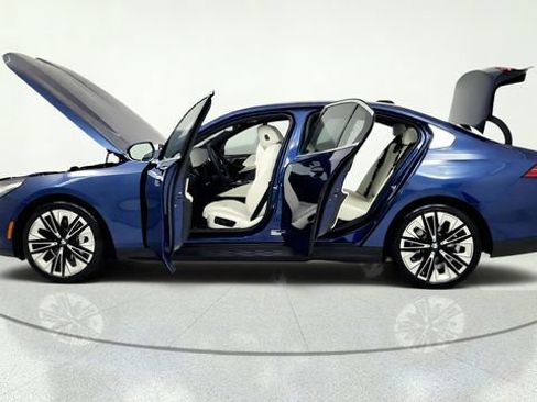 Used 2026 BMW 530i RWD image 15