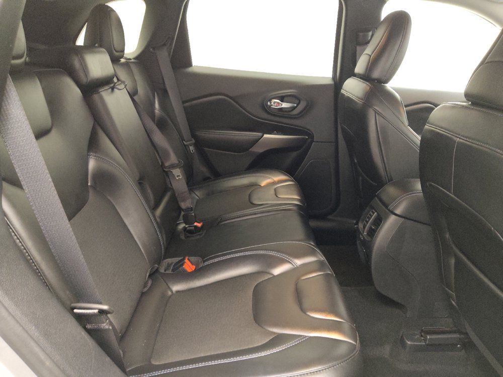 Used 2020 Jeep Cherokee Latitude Plus w/ Comfort/Convenience Group AWD/4WD image 19