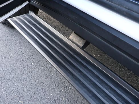 Certified 2024 GMC Yukon AT4 w/ AT4 Premium Package image 10