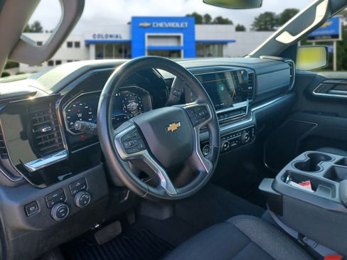 Used 2023 Chevrolet Silverado 1500 LT AWD/4WD image 8