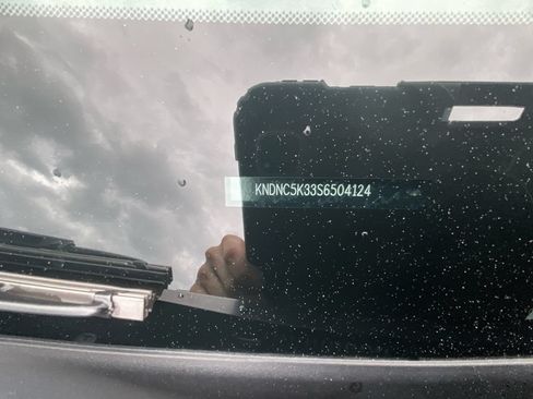 Certified 2025 Kia Carnival EX FWD image 30