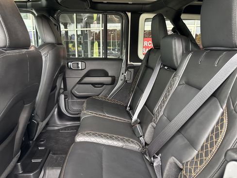 Used 2023 Jeep Wrangler Unlimited Sahara image 29