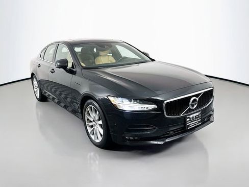 Used 2017 Volvo S90 T6 Momentum w/ Vision Package image 1
