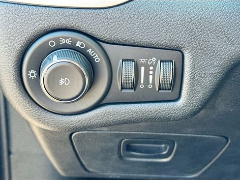 Used 2016 Jeep Cherokee Limited AWD/4WD image 6