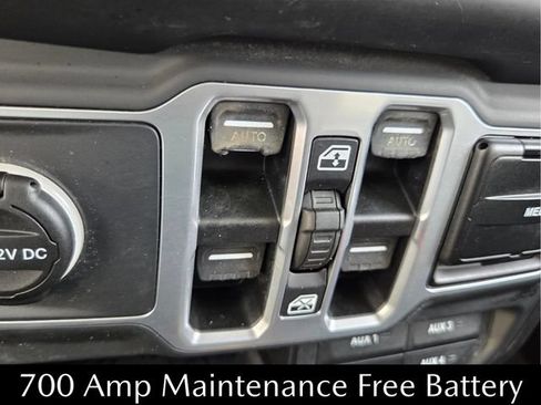 Used 2018 Jeep Wrangler Unlimited Sahara AWD/4WD image 26