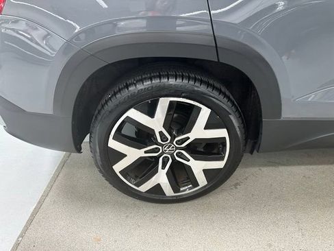 Certified 2023 Volkswagen Taos SEL AWD/4WD image 19