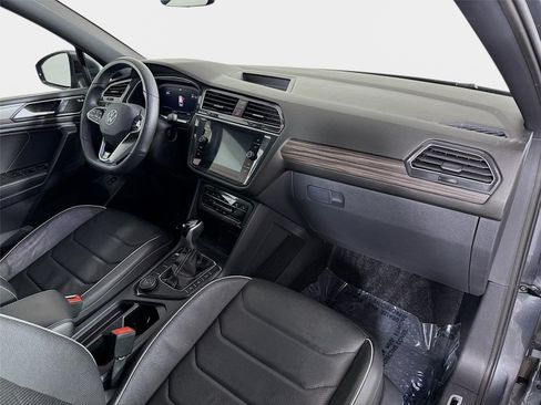Used 2024 Volkswagen Tiguan SEL R-Line AWD/4WD image 31