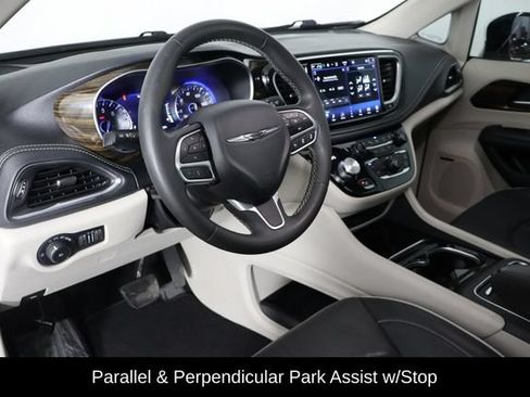 Used 2023 Chrysler Pacifica Limited w/ Uconnect Theater Family Group AWD/4WD image 31