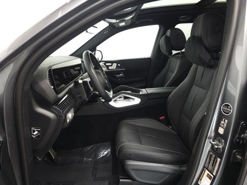 Used 2025 Mercedes-Benz GLS 450 4MATIC image 8