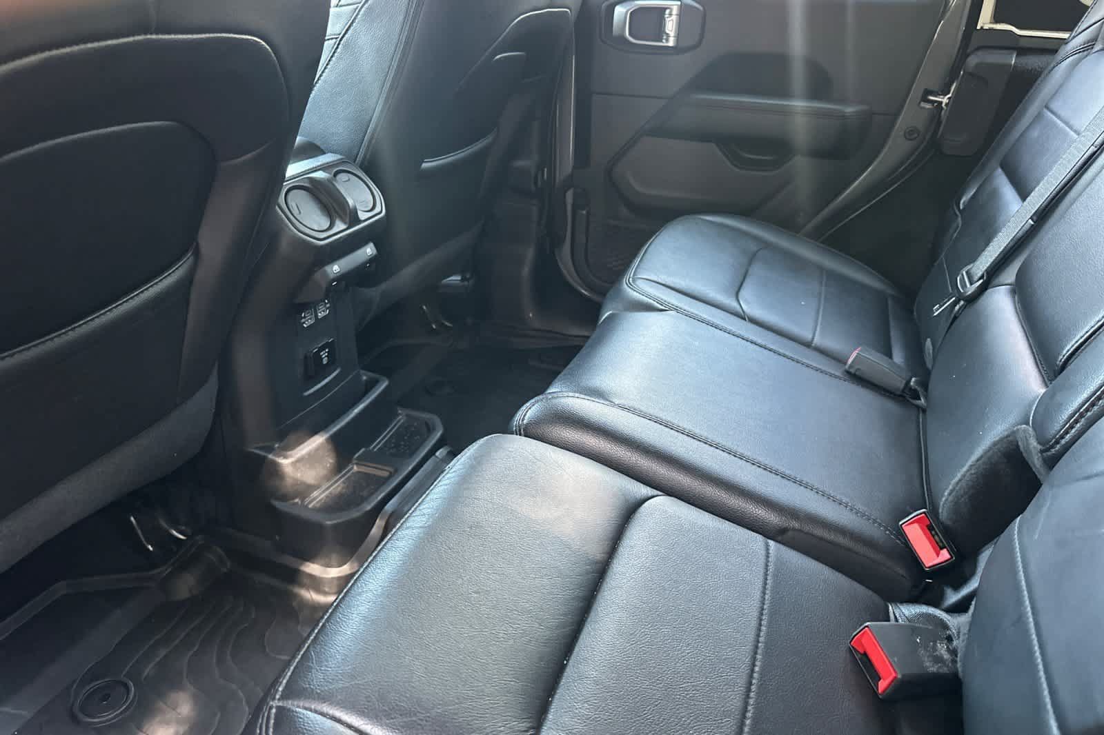 Used 2021 Jeep Wrangler Unlimited Sahara AWD/4WD image 5
