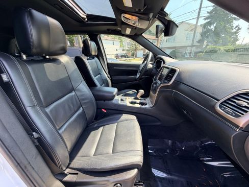 Used 2017 Jeep Grand Cherokee Limited AWD/4WD image 31
