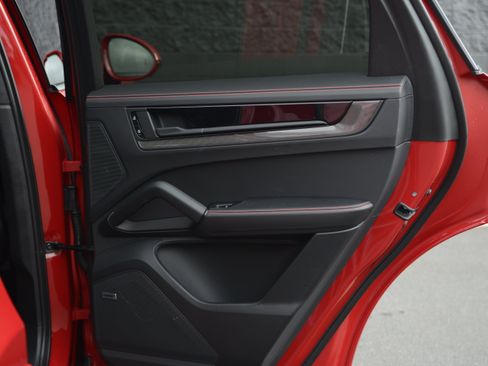 Certified 2025 Porsche Cayenne GTS AWD/4WD image 35