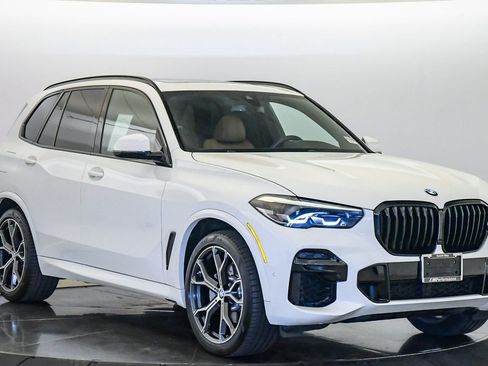 Certified 2022 BMW X5 xDrive40i w/ M Sport Package AWD/4WD image 5