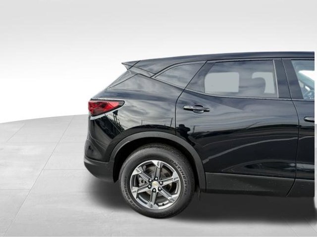 Used 2023 Chevrolet Blazer LT w/ Driver Confidence Package FWD image 4