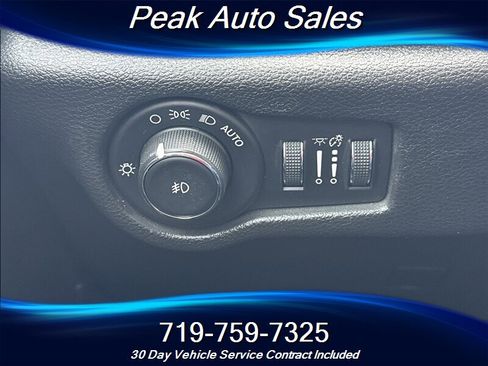 Used 2018 Chrysler Pacifica Touring-L w/ Premium Audio Group FWD image 18
