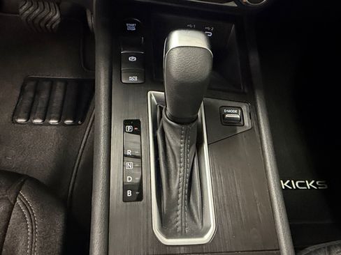 Used 2025 Nissan Kicks SV w/ Charging Package FWD image 21