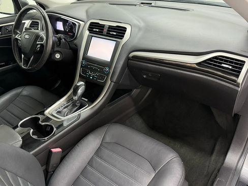 Used 2016 Ford Fusion SE w/ Equipment Group 202A image 4