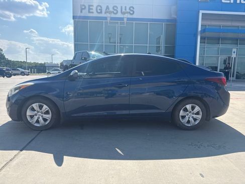 Used 2016 Hyundai Elantra SE FWD image 2