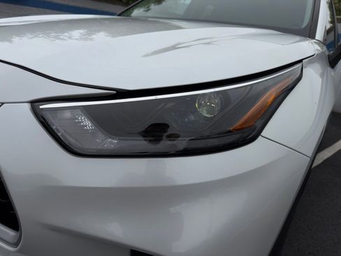 Used 2023 Toyota Highlander L FWD image 9