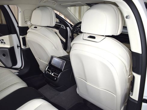 New 2025 Bentley Flying Spur Plug-In Hybrid image 19