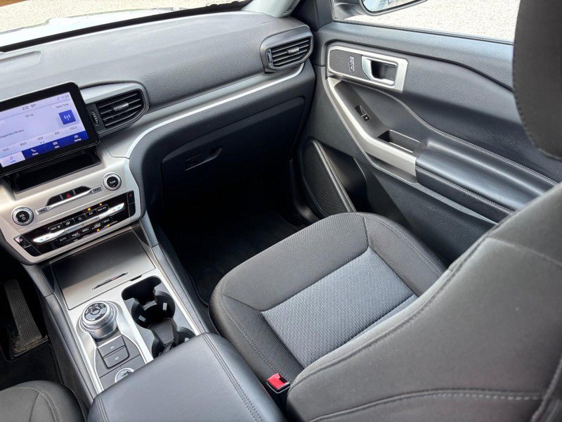 Used 2023 Ford Explorer XLT AWD/4WD image 17