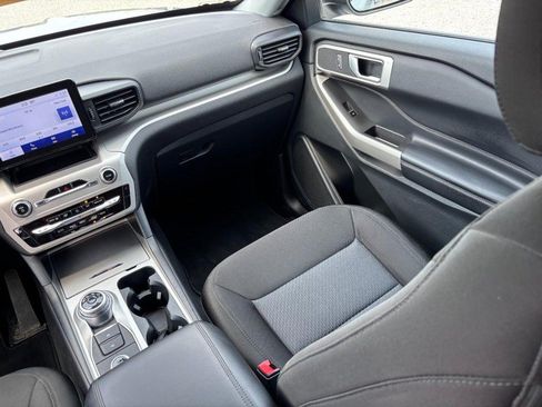 Used 2023 Ford Explorer XLT AWD/4WD image 17