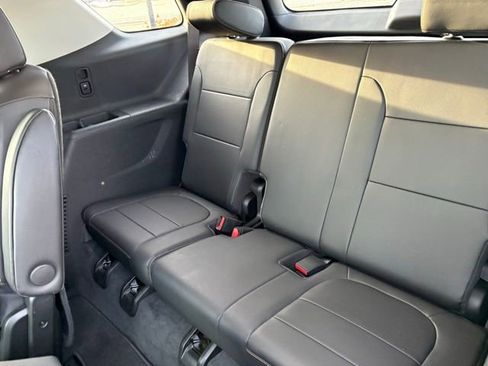 Used 2021 Chevrolet Traverse RS image 34