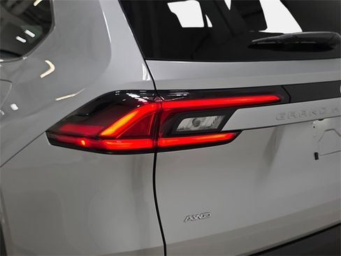 Used 2025 Toyota Grand Highlander AWD image 31