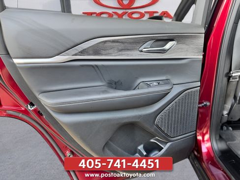 Used 2025 Jeep Grand Cherokee Limited w/ Black Appearance Package AWD/4WD image 34