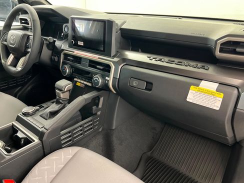 Used 2025 Toyota Tacoma SR5 AWD/4WD image 23