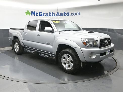 Used 2011 Toyota Tacoma 4x4 Double Cab w/ TRD Sport Pkg image 2