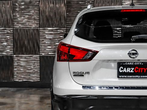 Used 2019 Nissan Rogue Sport SV w/ Technology Package FWD image 40