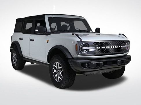 Used 2023 Ford Bronco Badlands image 7