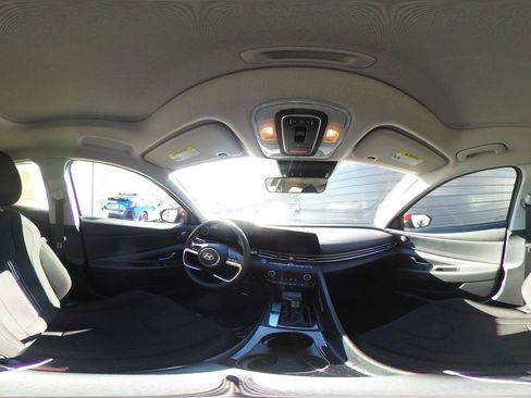 Used 2025 Hyundai Elantra SEL image 38