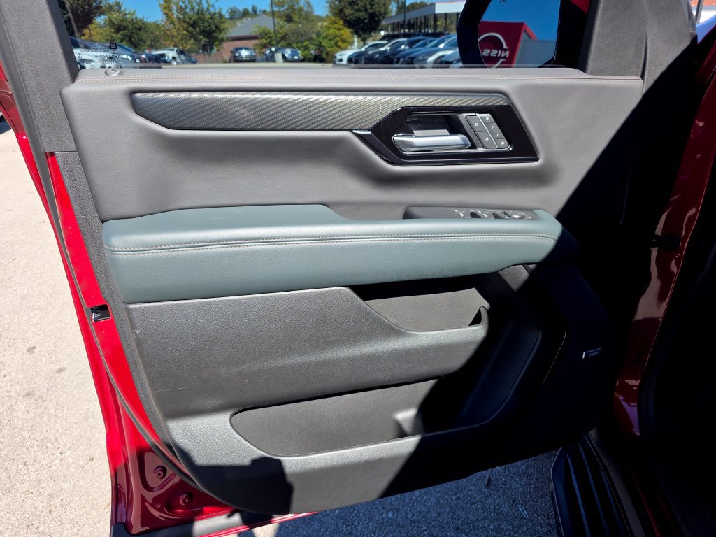 Used 2025 GMC Yukon AT4 AWD/4WD image 17