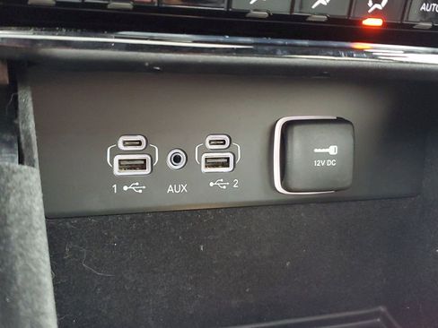 Used 2022 Jeep Grand Cherokee Overland image 36