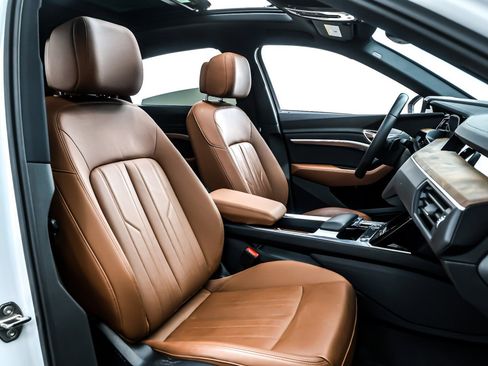 Used 2022 Audi e-tron Premium w/ Convenience Plus Package image 8