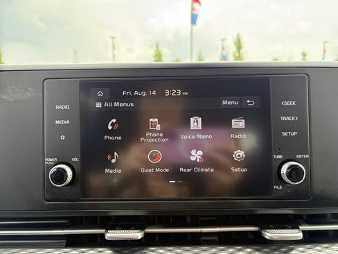 Used 2024 Kia Carnival LX FWD image 26