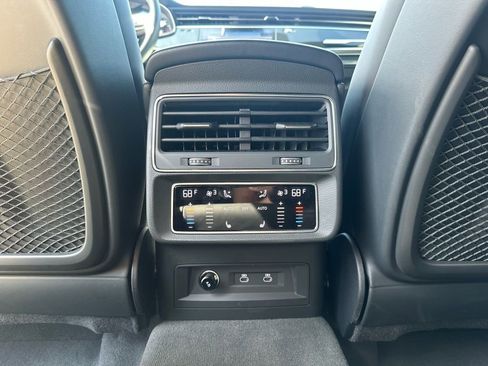 Certified 2025 Audi Q8 Prestige image 26