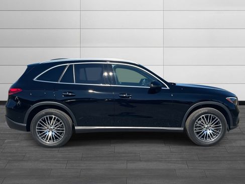 Used 2025 Mercedes-Benz GLC 300 4MATIC image 2