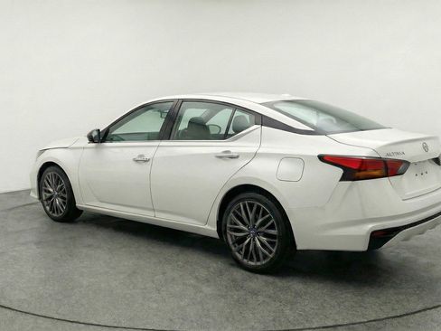 Used 2025 Nissan Altima 2.5 SV image 6