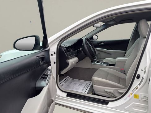 Used 2013 Toyota Camry LE image 9