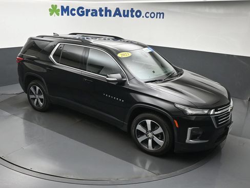 Used 2023 Chevrolet Traverse LT w/ LT Premium Package AWD/4WD image 3