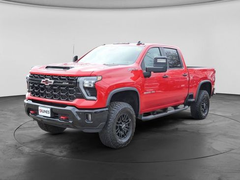Used 2025 Chevrolet Silverado 2500 ZR2 w/ Technology Package AWD/4WD image 4